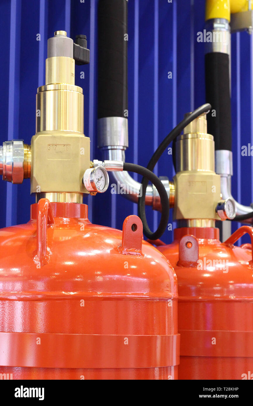 Installation d'extinction automatique par gaz. Gaz modulaire des systèmes d'extinction d'incendie. Les vérins pour éteindre le feu. Extincteur. Banque D'Images