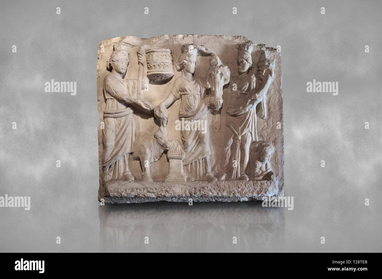 Sculpture relief romain du couronnement d'Hiérapolis. 2ème ANNONCE de siècle, romaine Hierapolis Theatre.. Musée Archéologique de Hierapolis, Turquie Banque D'Images