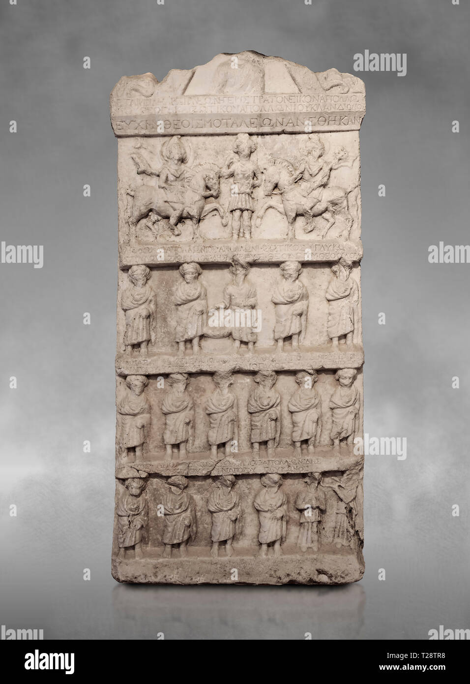 Stèle funéraire sculpture relief romain. Fin de la période romaine. Musée Archéologique de Hierapolis, Turquie Banque D'Images