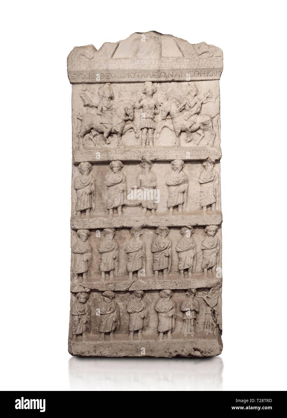 Stèle funéraire sculpture relief romain. Fin de la période romaine. Musée Archéologique de Hierapolis, la Turquie. Contre un fond blanc Banque D'Images