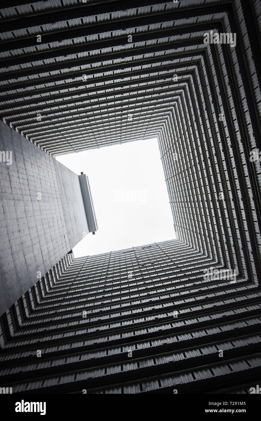 Ping Shek Estate, Hong Kong , Architecture, lignes directrices, immobilier, construction, instagram Espace étroit corridor ouvert, le logement public Banque D'Images
