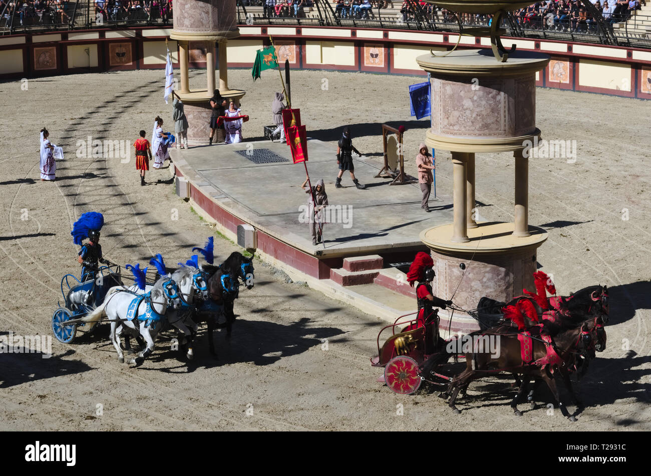 Les Epesses, France September‎ ‎‎ - 8, 2018 ‎char : courses de chevaux dans une stade romain dans le Puy du Fou Banque D'Images