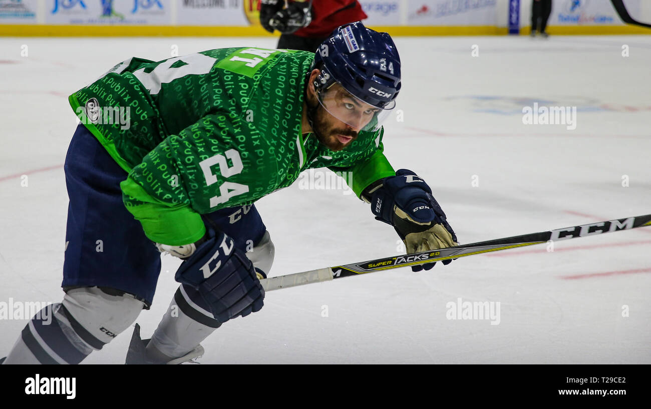 Jacksonville avant Icemen Garet Hunt (24) au cours de la deuxième période d'un match de hockey professionnel ECHL contre l'Atlanta Gladiators au Veterans Memorial Arena à Jacksonville, en Floride, le Samedi, Mars 30, 2019. (Gary Lloyd McCullough/Cal Pour les médias sportifs) Banque D'Images