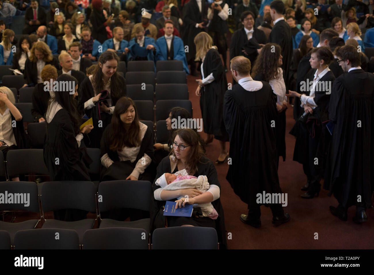 Les élèves attendent le début de la cérémonie à l'hôtel de jeunes à l'Université de St Andrews, le jour de la remise des diplômes, le 30 novembre, 2016. Banque D'Images