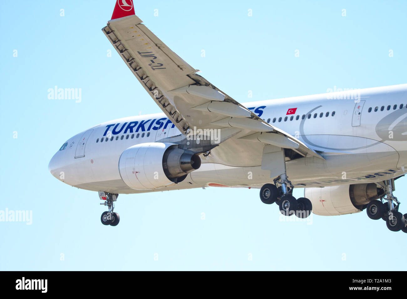 Turkish Airlines Airbus A330-223 de la préparation à la terre à l'aéroport d'Helsinki-Vantaa. 09.05.2018 Vantaa, Finlande Banque D'Images