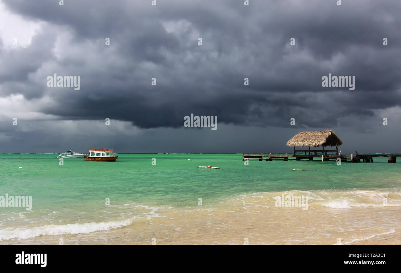 Rising thunder storm à Pigeon Point (Tobago, West Indies) Banque D'Images