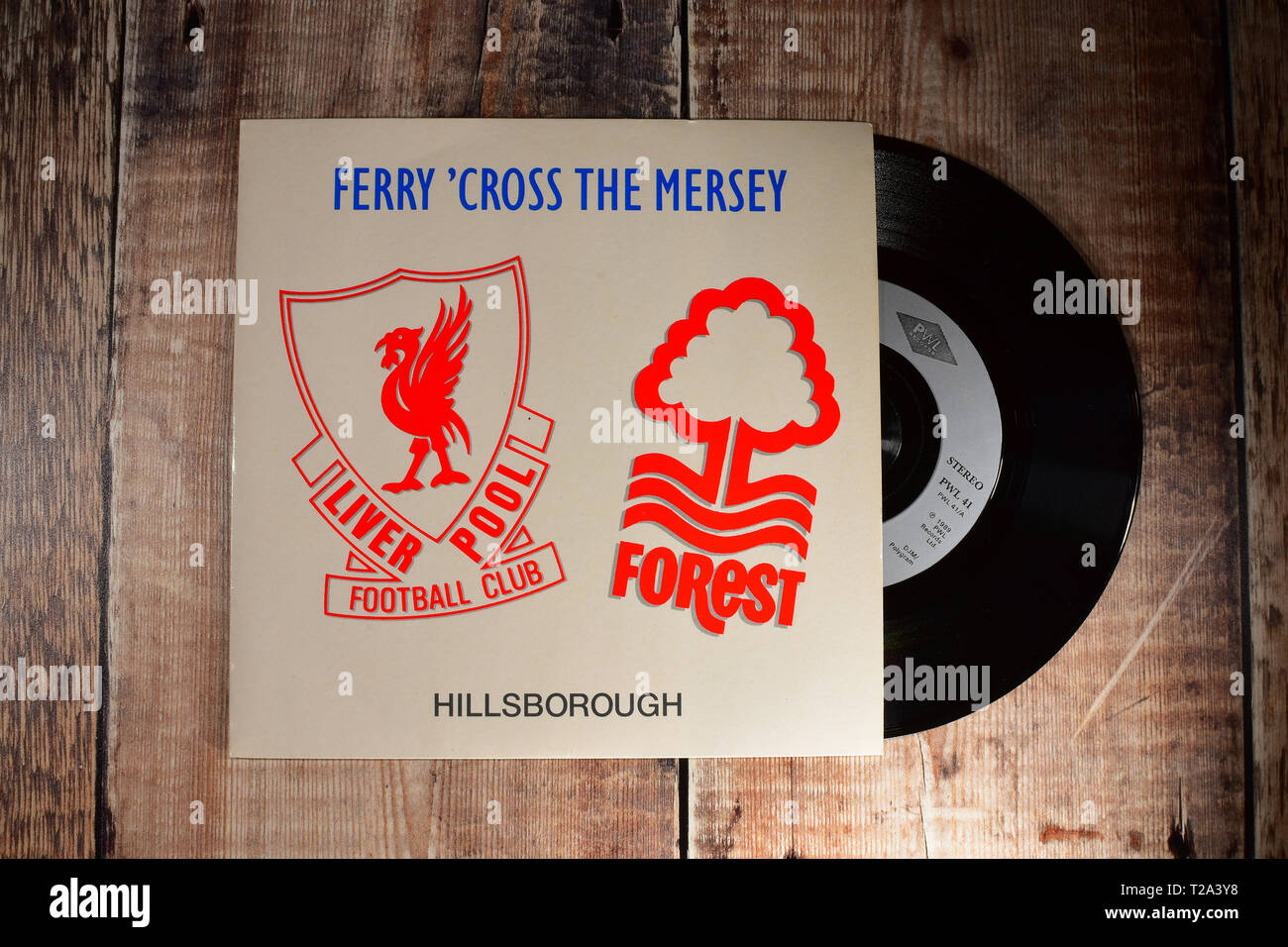 7 pouces Hillsborough, simple croix de la Mersey Ferry Banque D'Images