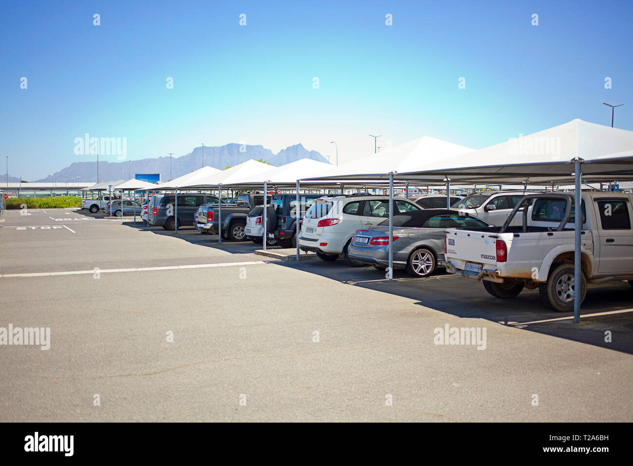 Parking à l'aéroport international du Cap Banque D'Images