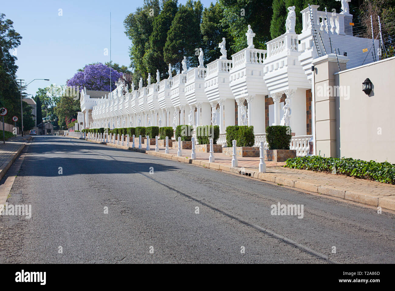 Mur orné - fabricant de micro-usinage en acier Banque D'Images