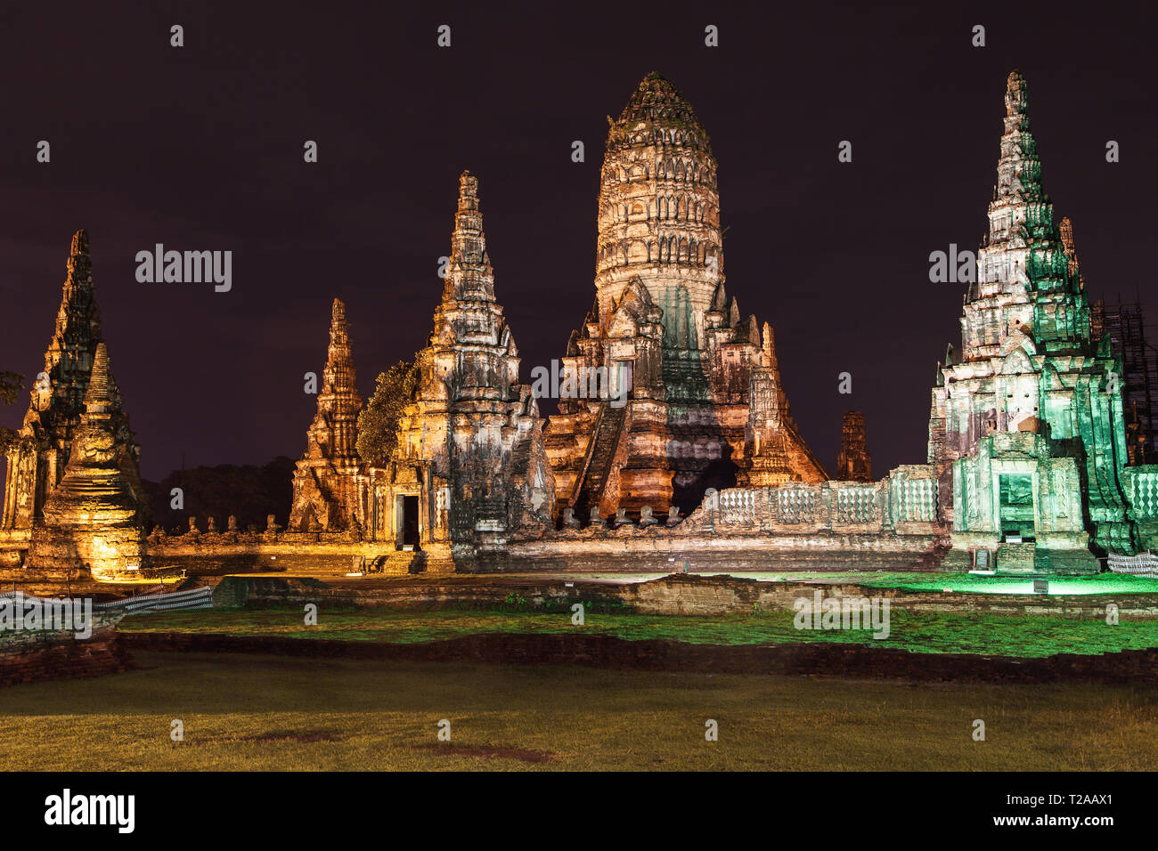 Wat Chaiwatthanaram, nuit à Ayutthaya, Thaïlande. Banque D'Images