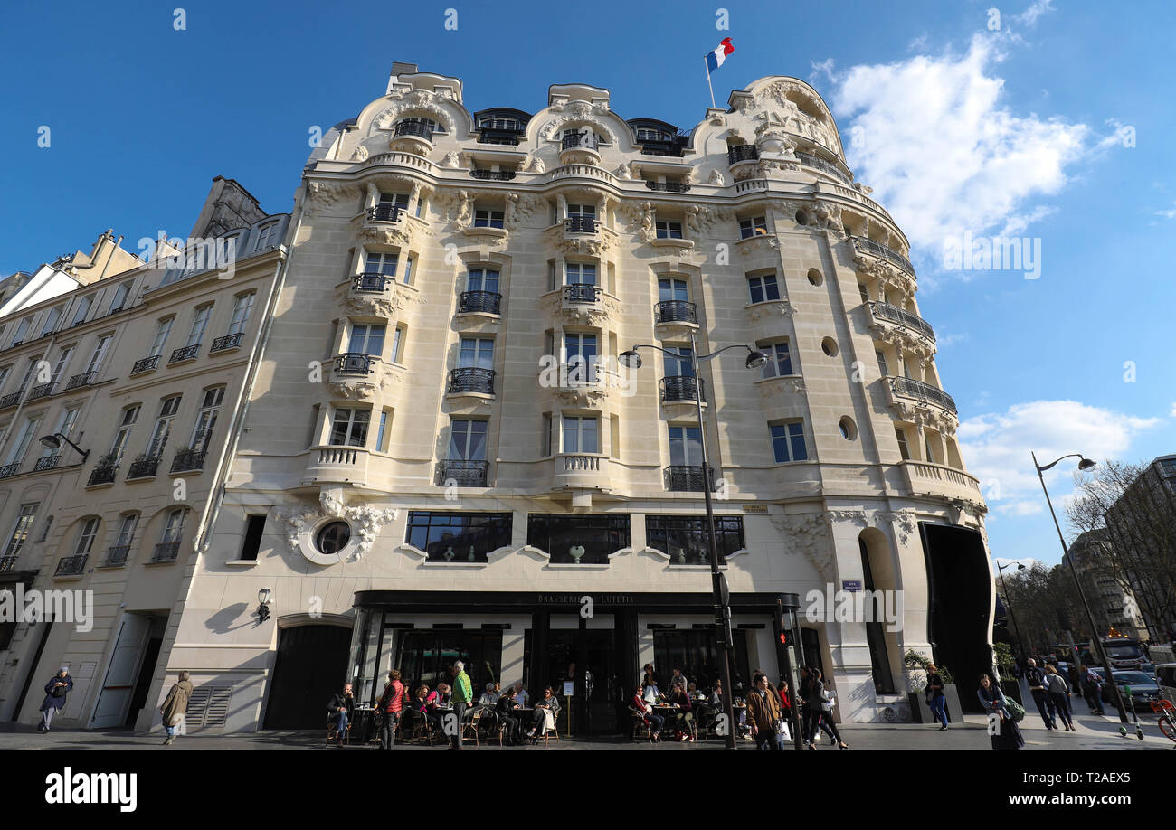 Paris boulevard raspail Banque de photographies et d’images à haute ...
