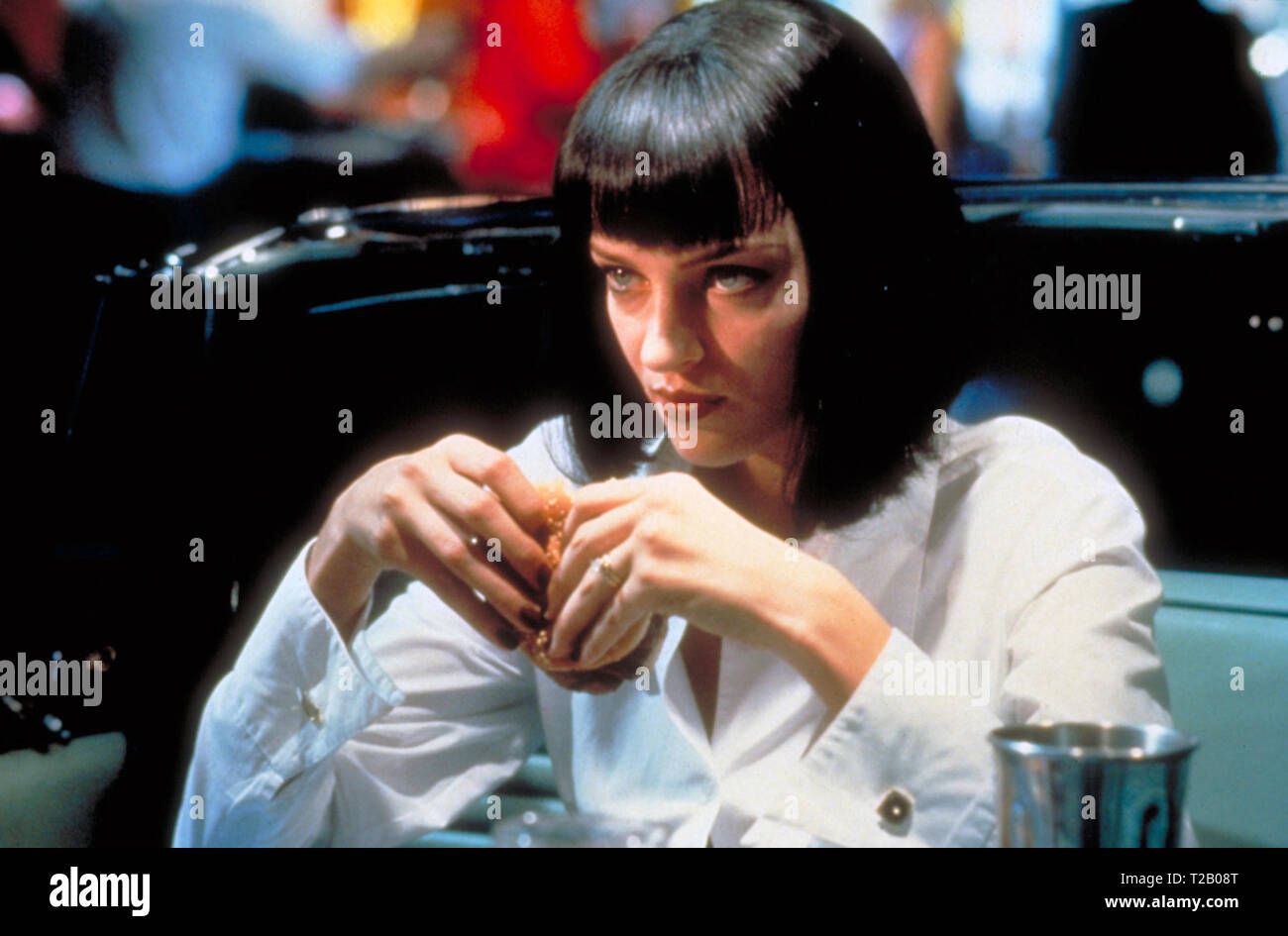 Pulp Fiction est un film américain de 1994 Écrit et réalisé par Quentin Tarantino, c'est basé sur une histoire de Tarantino et Roger Avary. Avec John Travolta, Samuel L. Jackson, Bruce Willis, Tim Roth, Ving Rhames, Uma Thurman, et c'est toujours pour un usage éditorial uniquement et est l'auteur de la société film et/ou le photographe attribué par le film ou la société de production et ne peut être reproduite que par des publications dans le cadre de la promotion du film ci-dessus. Un crédit obligatoire pour l'entreprise de film est nécessaire. Le photographe devrait également être portés lorsqu'il est connu. Banque D'Images