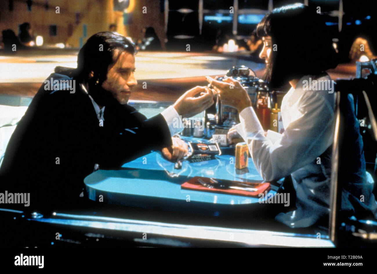 Pulp Fiction est un film américain de 1994 Écrit et réalisé par Quentin Tarantino, c'est basé sur une histoire de Tarantino et Roger Avary. Avec John Travolta, Samuel L. Jackson, Bruce Willis, Tim Roth, Ving Rhames, Uma Thurman, et c'est toujours pour un usage éditorial uniquement et est l'auteur de la société film et/ou le photographe attribué par le film ou la société de production et ne peut être reproduite que par des publications dans le cadre de la promotion du film ci-dessus. Un crédit obligatoire pour l'entreprise de film est nécessaire. Le photographe devrait également être portés lorsqu'il est connu. Banque D'Images