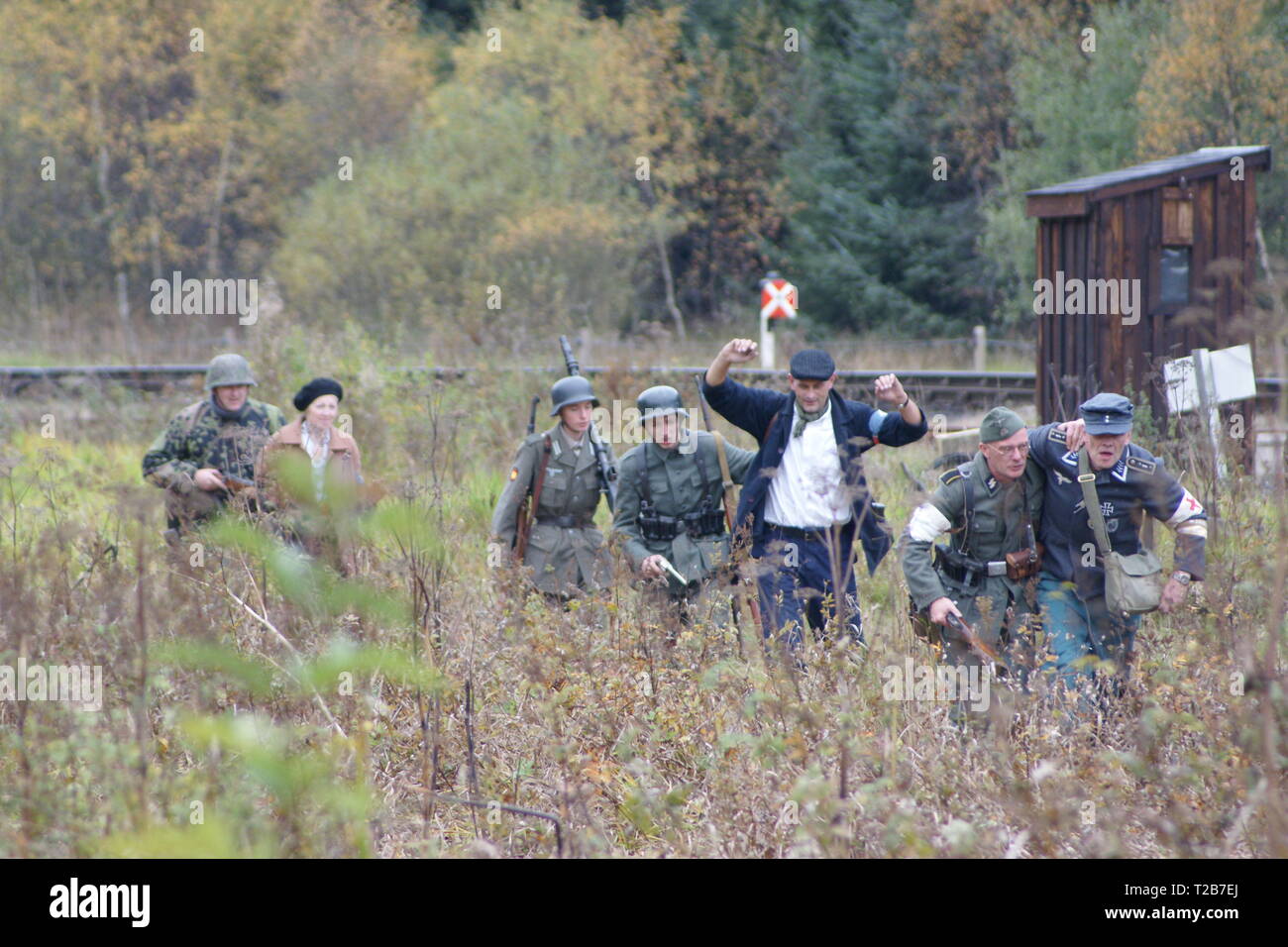 Waffen-SS en soldats prisonniers de guerre, reenactment Banque D'Images