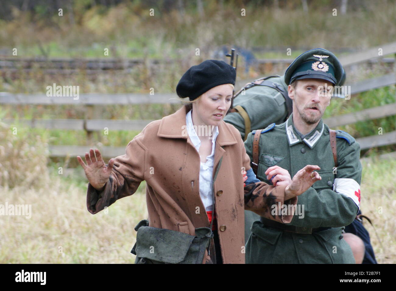 Waffen-SS en soldats prisonniers de guerre, reenactment Banque D'Images