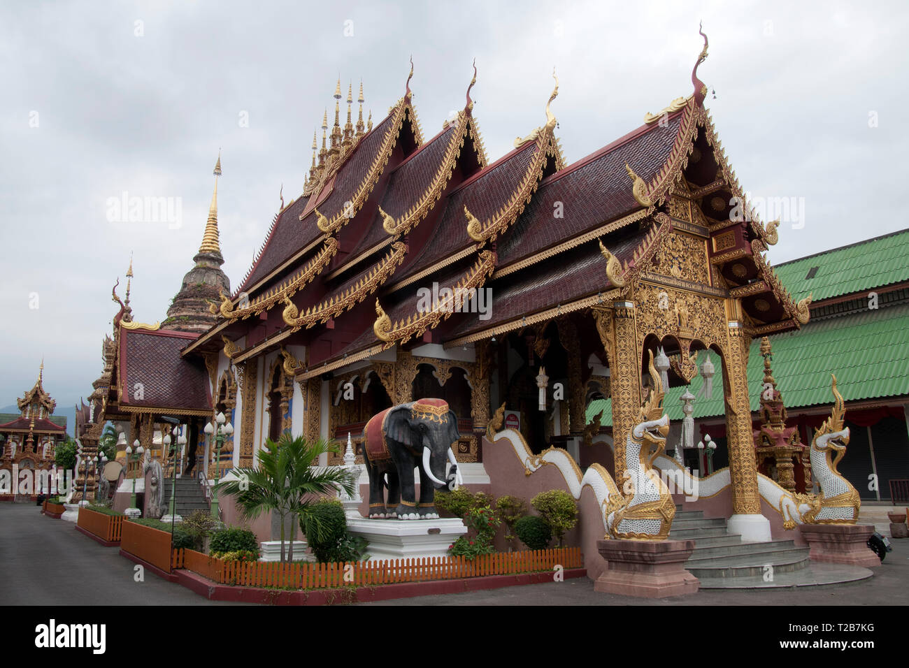 Chiang Mai, Thaïlande, Wat Saen Muang Luang Ma journée sous un ciel couvert Banque D'Images