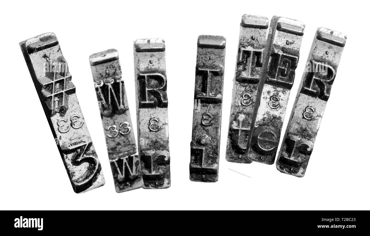 #  Rédacteur à la vieille machine à écrire de l'image monochrome macro isolé Banque D'Images