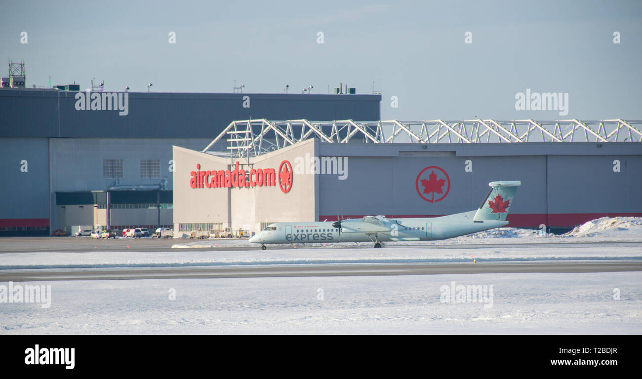 Montréal, Canada- 20 Janvier 2019 : Avion d'Air Canada au-dessus de l'aéroport Trudeau au Canada. Banque D'Images