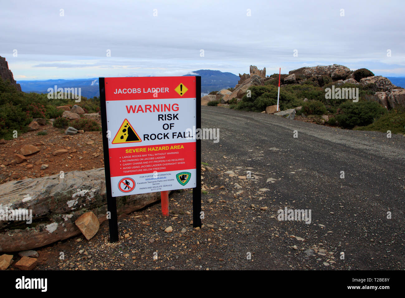 Jacobs Ladder danger routier panneau d'avertissement à Ben Lomond National Park dans le nord de la Tasmanie, en Australie. Banque D'Images