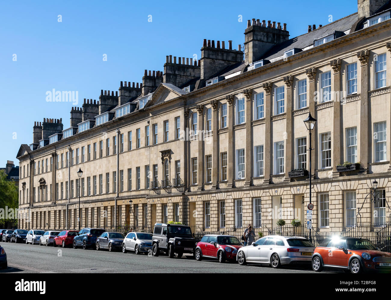 Une vue le long de la rue Great Pulteney à Sunshine, Bath, Angleterre Banque D'Images