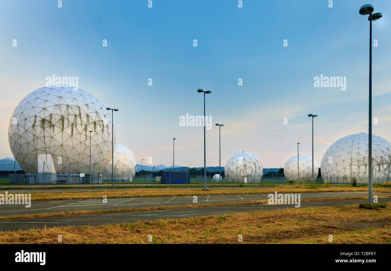 Panorama de l'ex-US Army Security Agency (radôme Hortensie III). Maintenant c'est un parc technologique. Bad Aibling, Bavière, Allemagne. L'Europe Banque D'Images