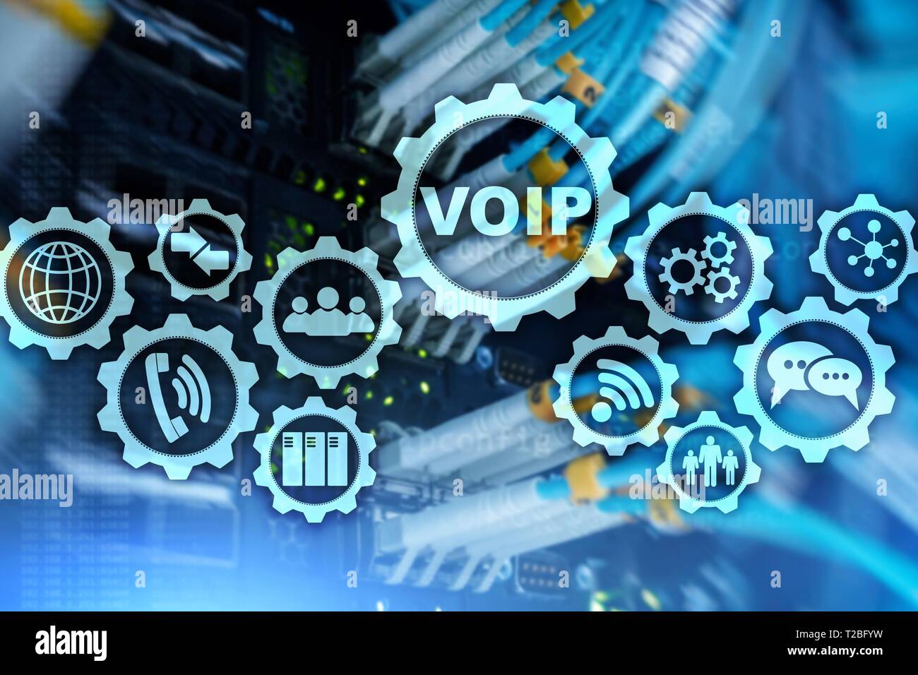 VoIP Voix sur IP sur l'écran avec un arrière-plan flou de la salle serveur.  Le concept de communication vocale sur protocole Internet Photo Stock -  Alamy