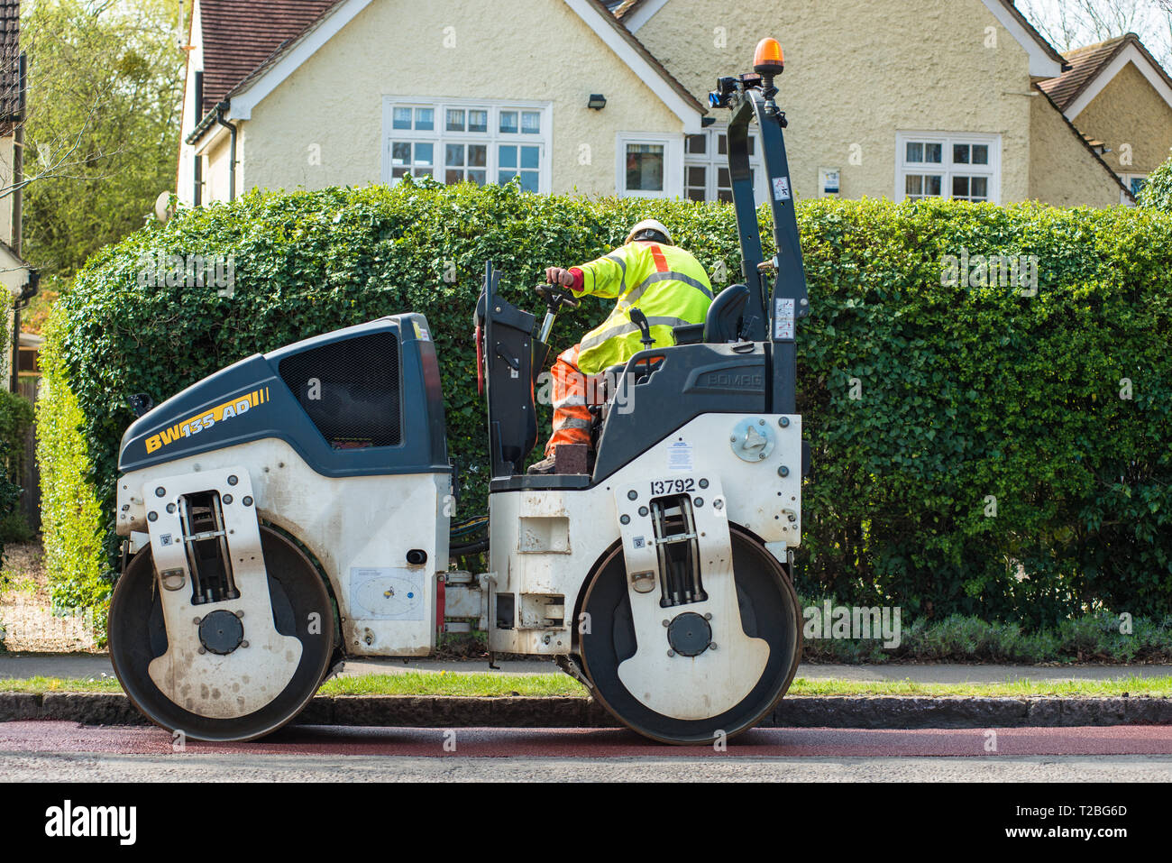 Cambridge, UK. Mar 31, 2019. Les grands travaux de resurfaçage des routes y compris cycle path sur Huntingdon Road, Cambridge, UK. Banque D'Images