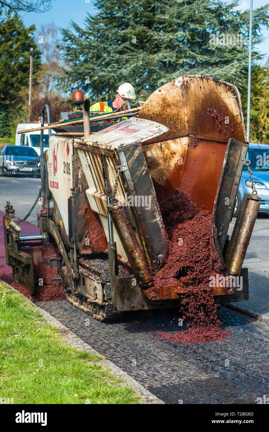 Cambridge, UK. Mar 31, 2019. Les grands travaux de resurfaçage des routes y compris cycle path sur Huntingdon Road, Cambridge, UK. Banque D'Images