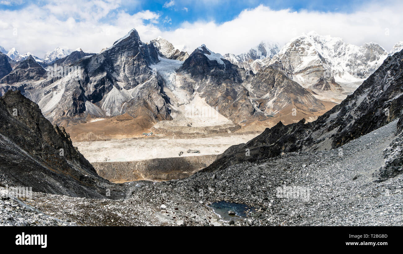 Lobuche à partir du haut de Kongma La pass, parc national de Sagarmatha, région de Khumbu, Népal Banque D'Images