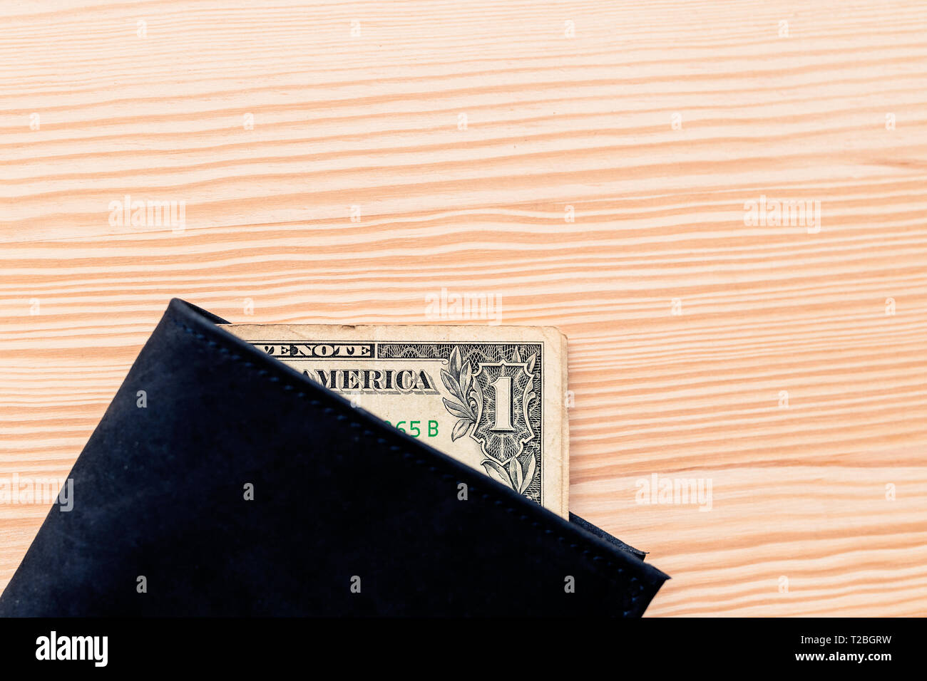 One dollar bill in Etui en cuir sur la table, selective focus Banque D'Images