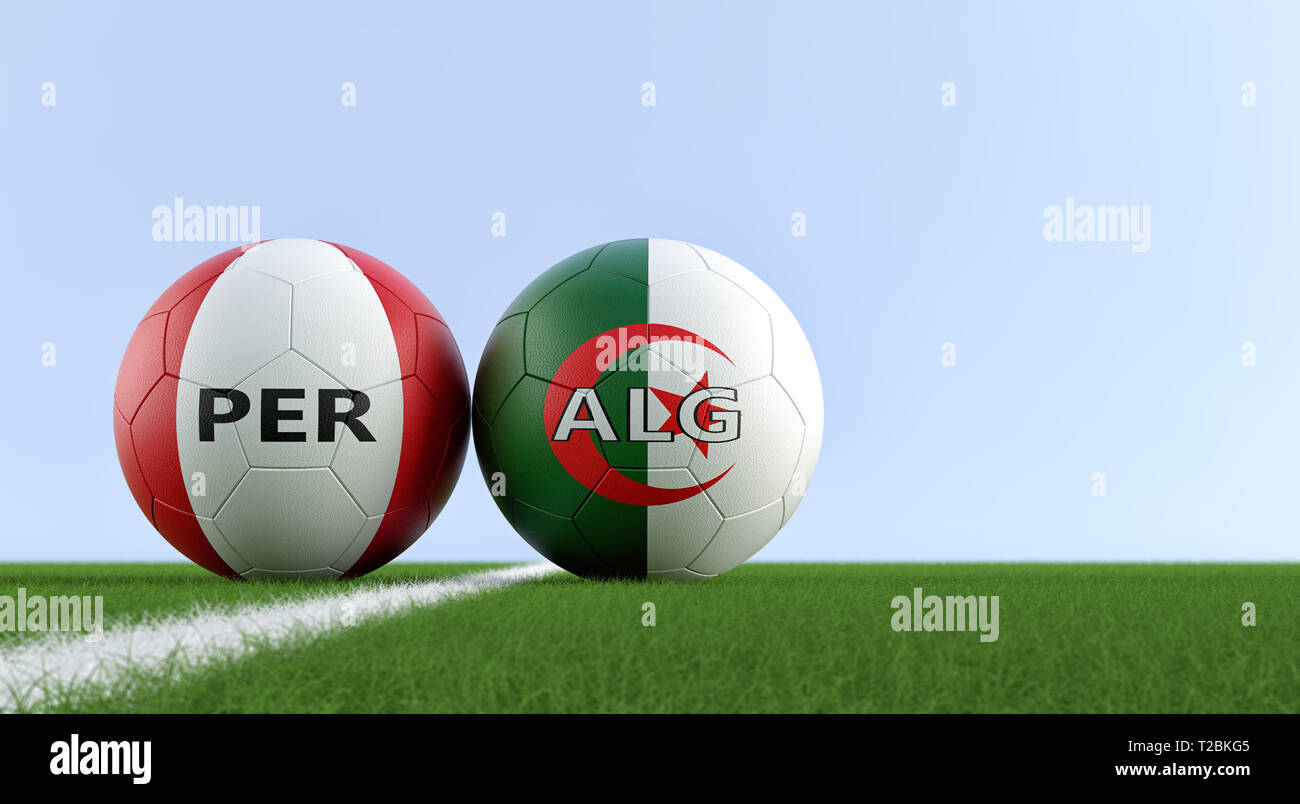Le Pérou contre l'Algérie Match de foot - les ballons de football au Pérou  et l'Algérie couleurs nationales sur un terrain de soccer. Copie de  l'espace sur le côté droit - le