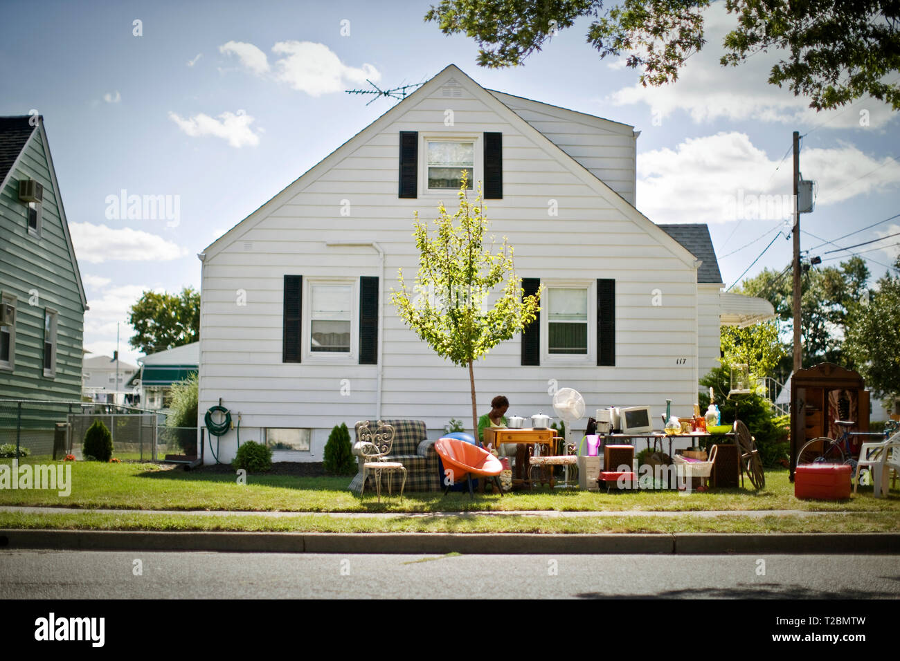 Vente de garage à la maison. Banque D'Images