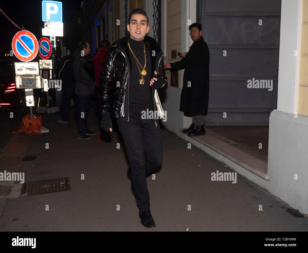 12 janvier 2019 Milan, Italie : Rue des tenues de style avant et après Versace MFW 2019 Fashion show automne/hiver homme Banque D'Images