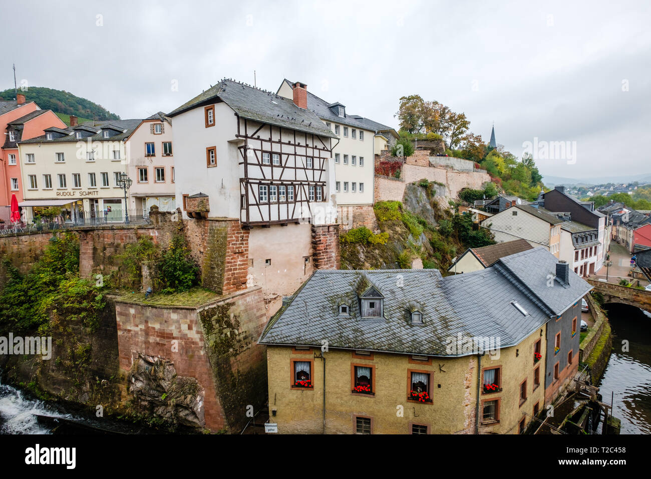 Sarre Avec Cascade Et Moulins à Eau Dans La Ville Historique