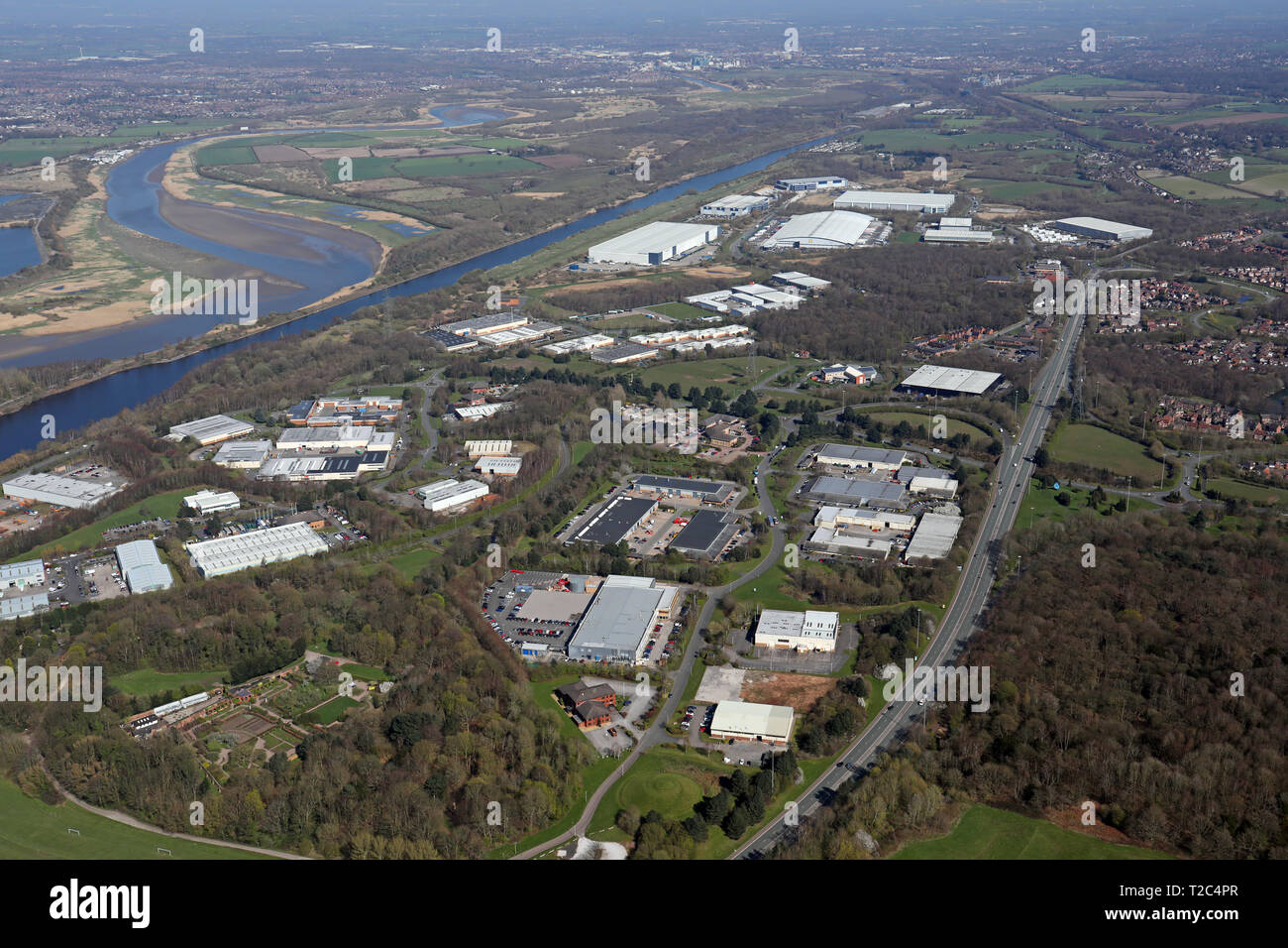 Vue aérienne de diverses unités industrielles et successions à Manor Park est de Runcorn Banque D'Images