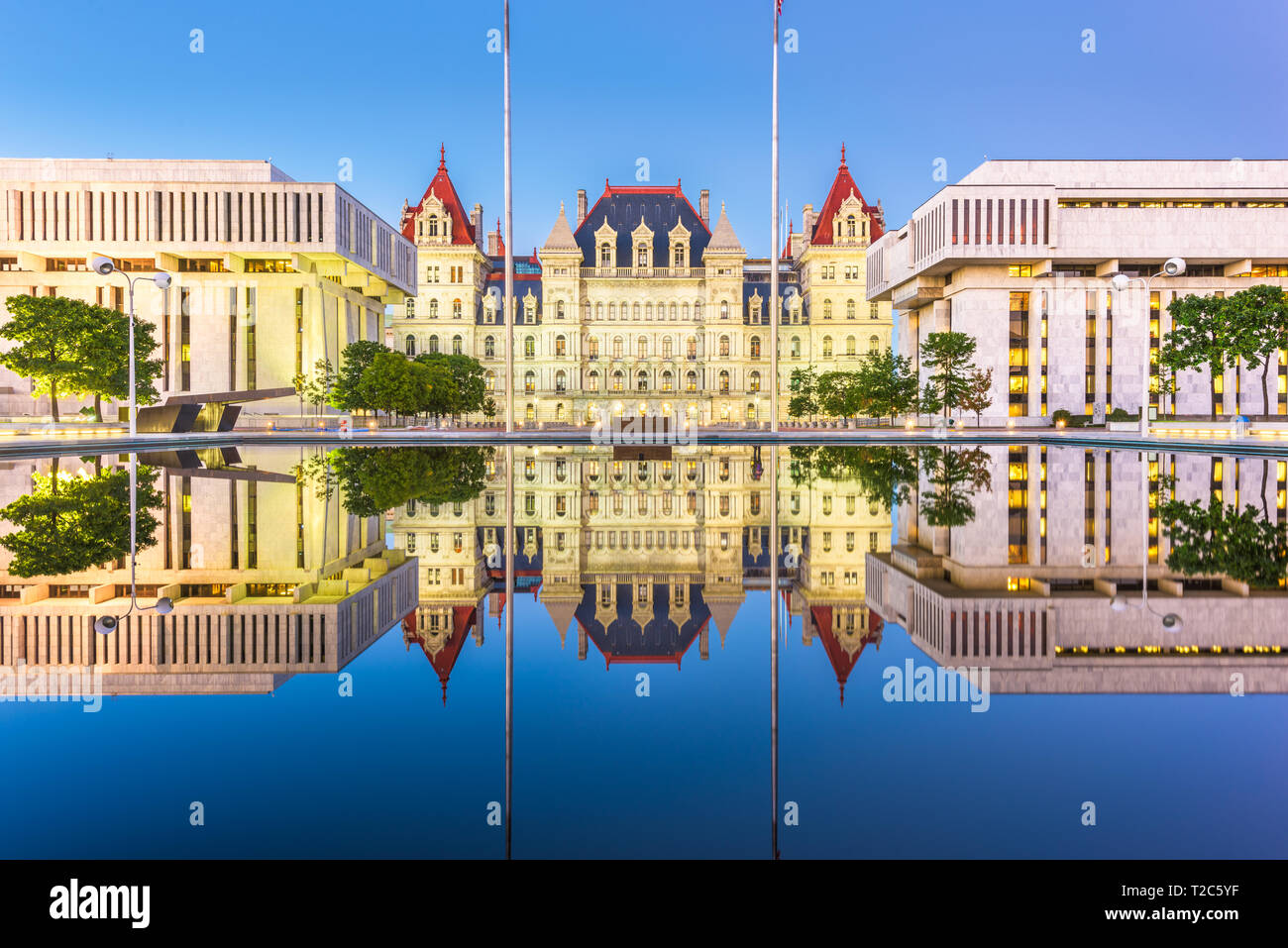 Albany, New York, USA à l'État de New York Capitoll au crépuscule. Banque D'Images