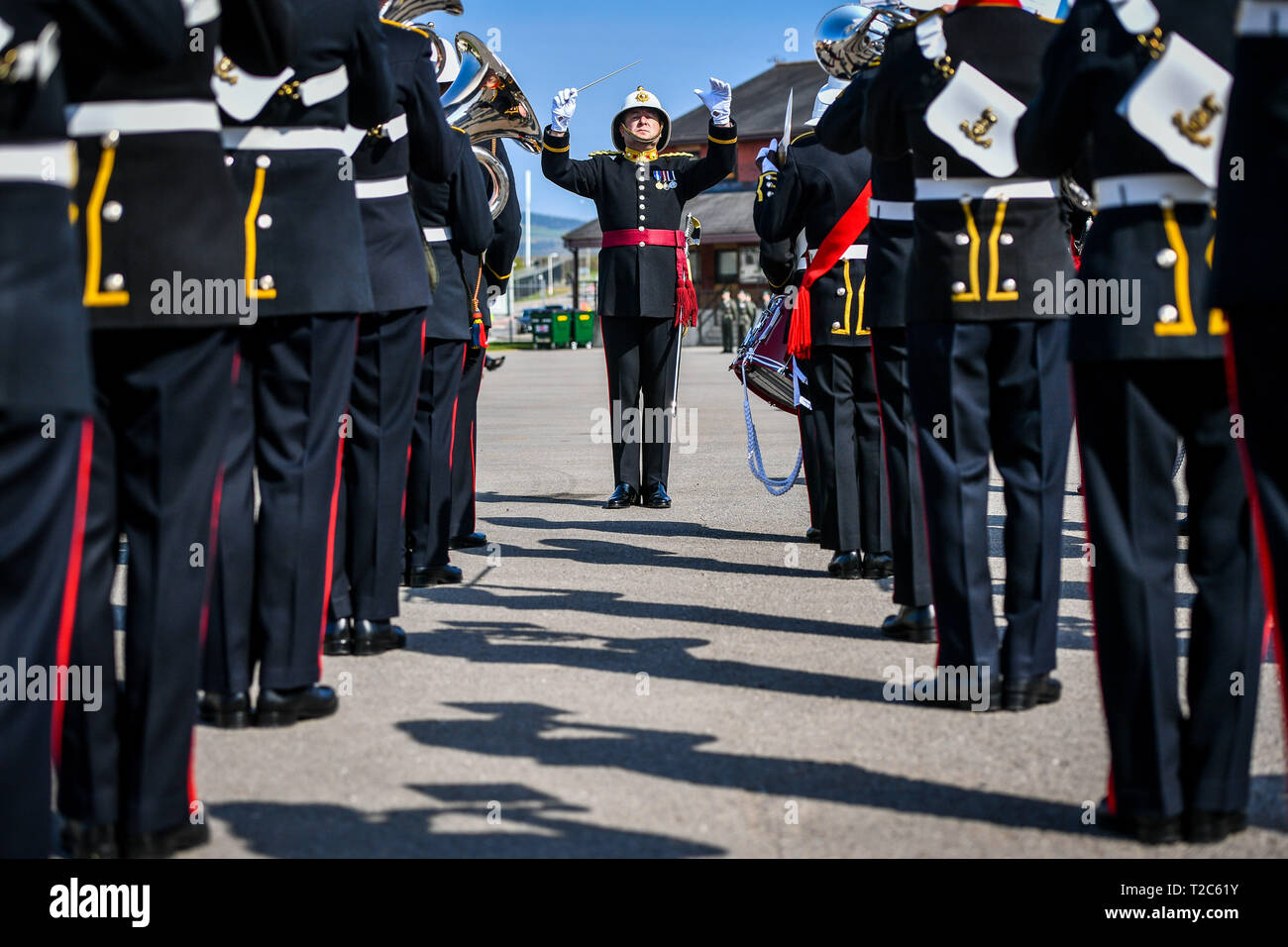 La bande de Her Majesty's Royal Marines effectuer lors d'un défilé Royal Marines Commando 40, à célébrer leurs efforts humanitaires et de réaction à l'Ouragan Irma dans les Caraïbes, au Norton Manor Camp à Taunton, Somerset. Banque D'Images