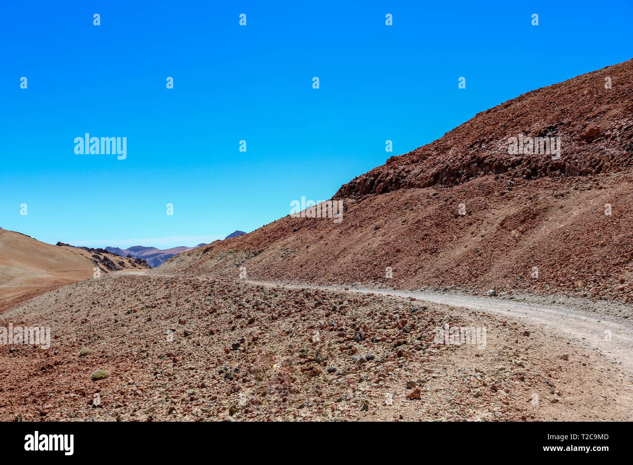 Paysage du désert au-dessus des nuages sur les pentes du mont Teide, Tenerife, Canaries, Espagne Banque D'Images