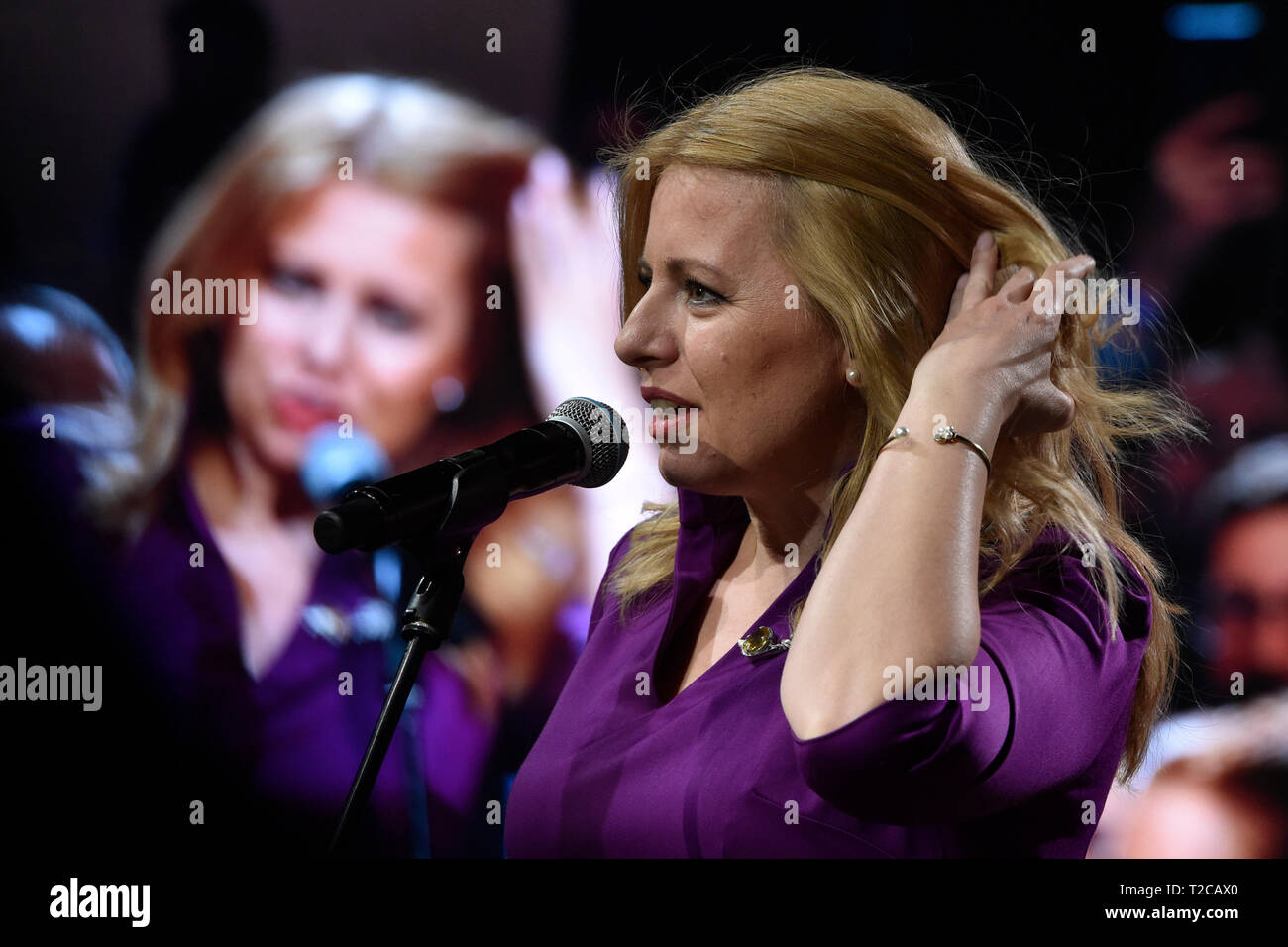 Bratislava, Slovaquie. 30Th Mar, 2019. Avocat et activiste civique Zuzana Caputova, 45 ans, a remporté le clairement l'élection présidentielle slovaque deuxième tour le Samedi, Mars 30, 2019. Sur la photo, Caputova avec son équipe pour attendre les résultats finaux à Bratislava, Slovaquie : Crédit Vaclav Salek/CTK Photo/Alamy Live News Banque D'Images