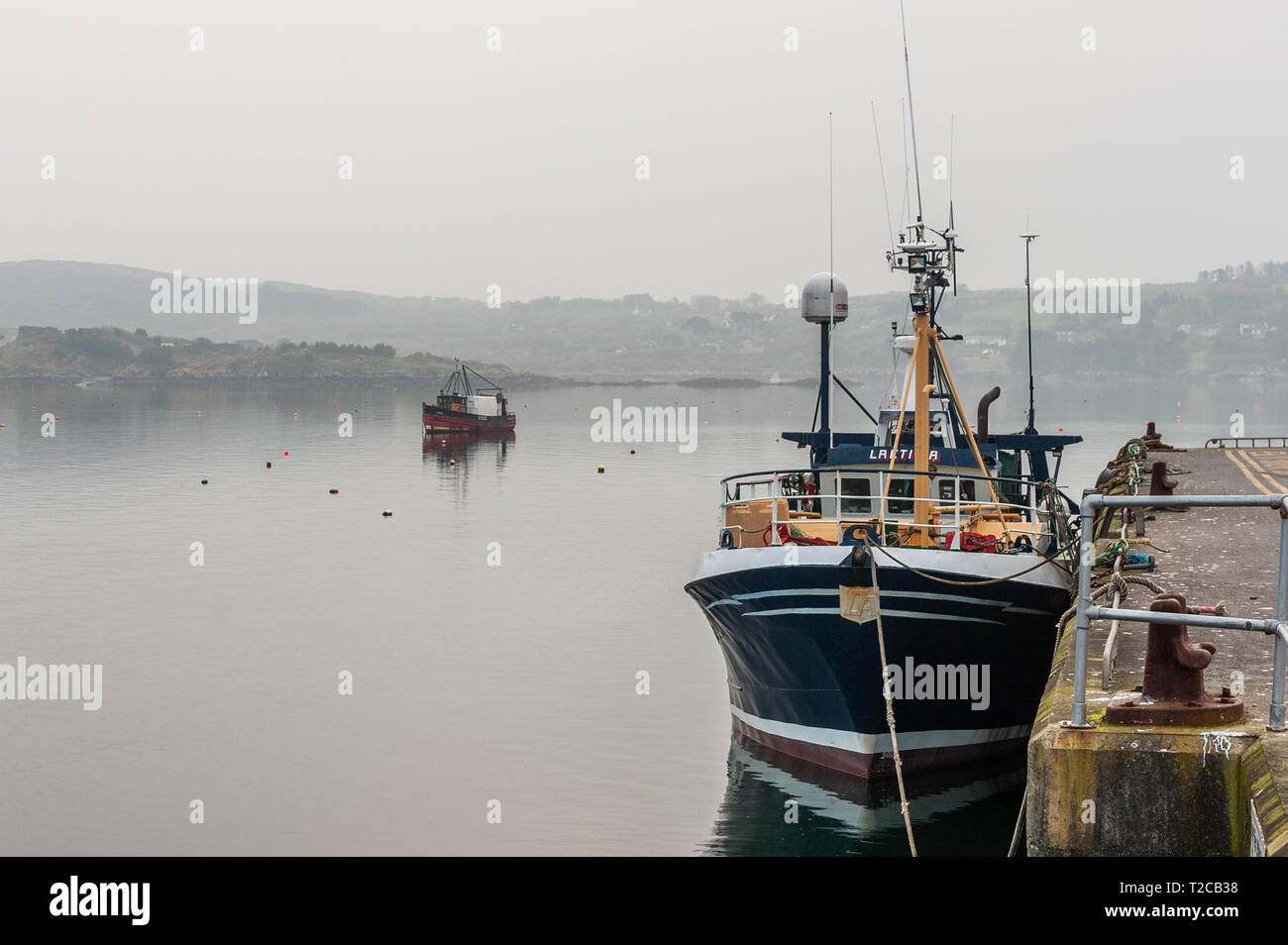 Schull, West Cork, Irlande. 1er avril 2019. Chalutier de pêche 'Laetitia' est situé au mouillage dans le malheur de Schull Harbour. La journée sera principalement nuageux avec quelques éclaircies avec hauts de 9 à 13° Celsius. Credit : Andy Gibson/Alamy Live News. Banque D'Images
