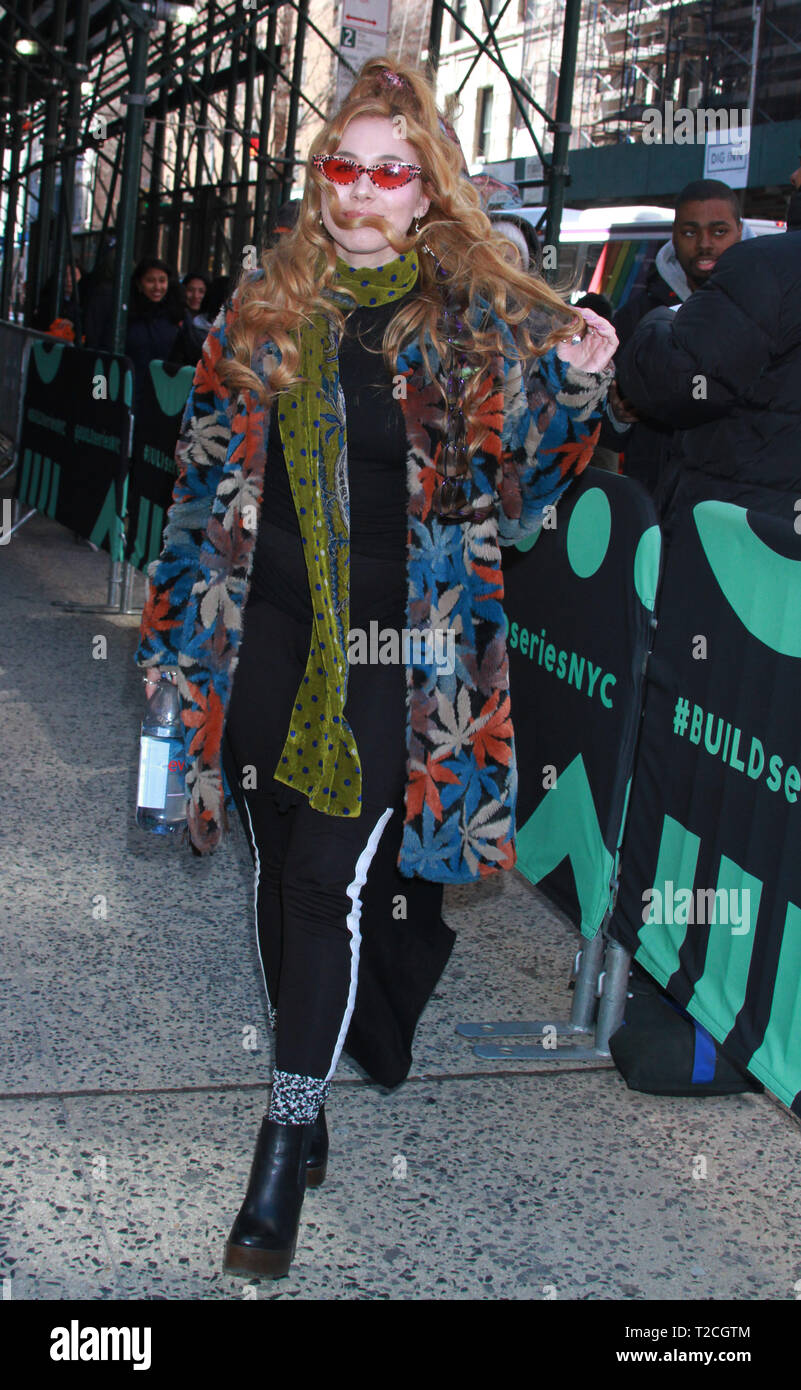 New York, USA. 1er avril 2019. Haley Reinhart à construire dans la ville de New York le 01 avril 2019 Credit : RW/MediaPunch MediaPunch Crédit : Inc/Alamy Live News Banque D'Images