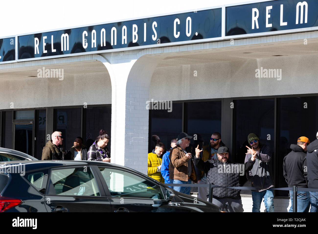 Burlington, Ontario, Canada, 01 avril 2019. Cannabis RELM Co. Première journée de vente au détail magasin Cannabis juridique en Ontario, Canada. Image Performance/ Alamy Live News Banque D'Images