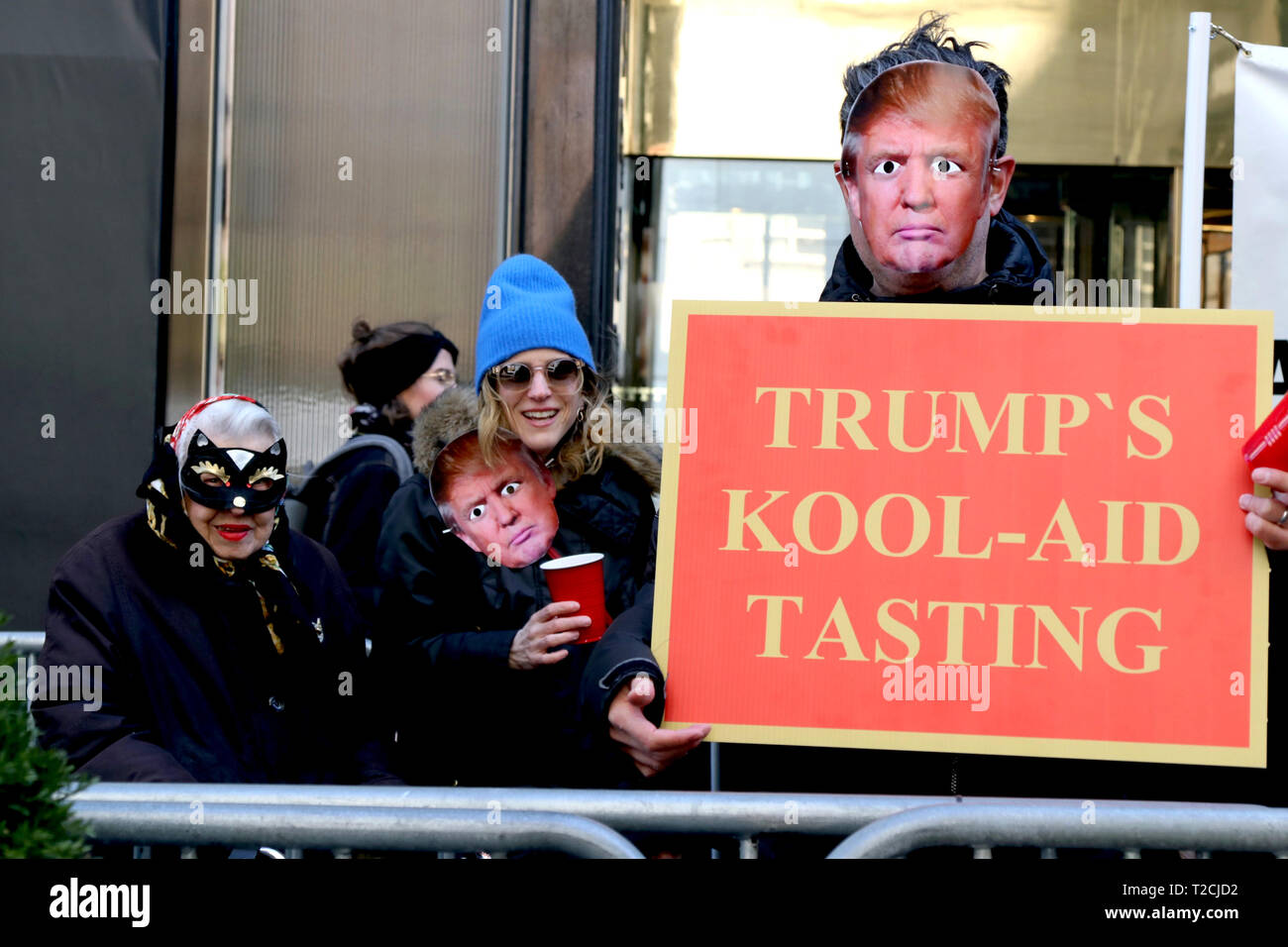 1 avril 2019 - New York City, New York, États-Unis - New York's  irrévérencieux April Fools' Day Parade retourné, poussant l'amusement à la  dernière année de l'exagération, l'affiche, la tromperie, l'hypocrisie et