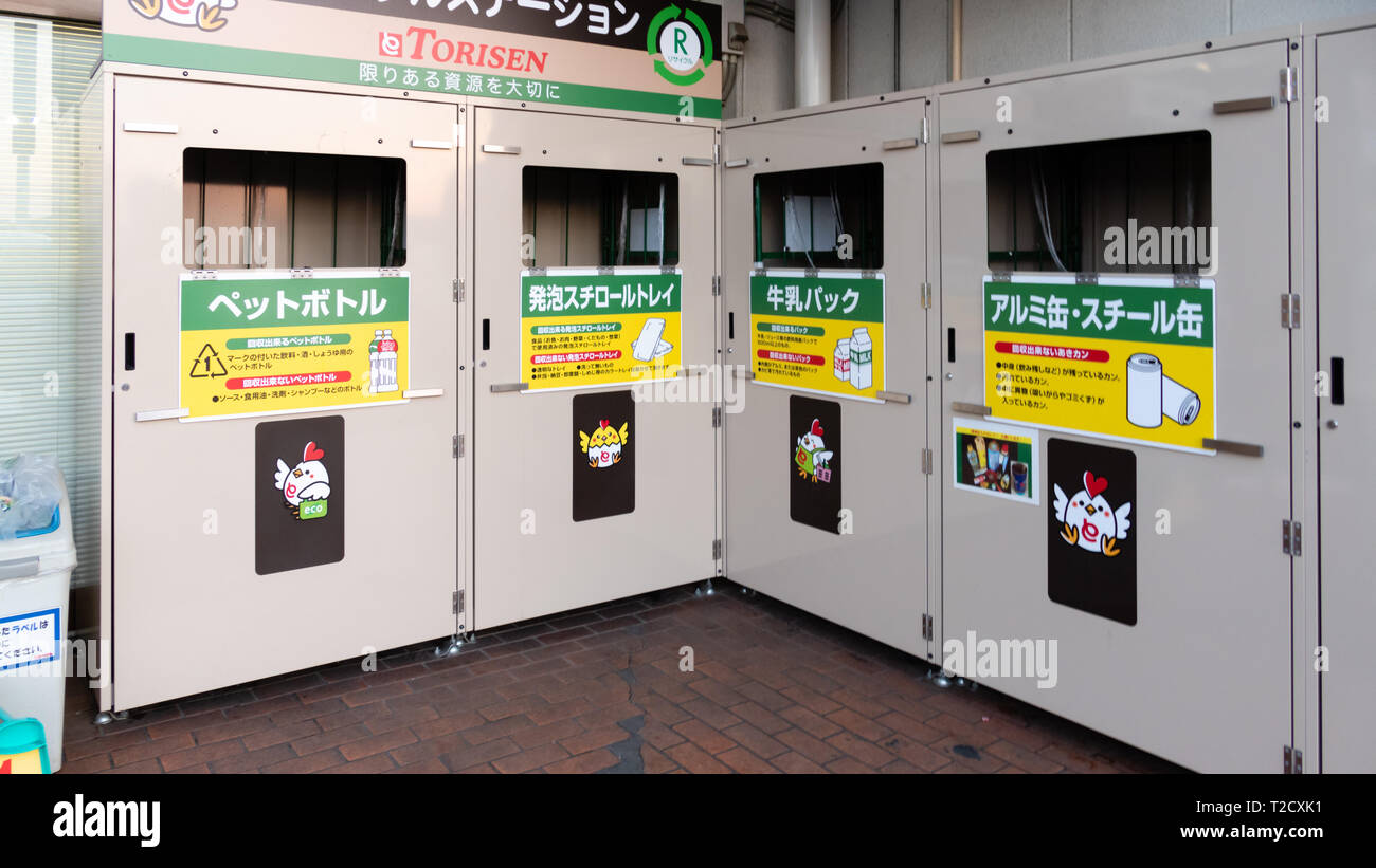 TOCHIGI, JAPON - Février 5, 2019 : une station de recyclage pour le plastique, les canettes, et papier Banque D'Images