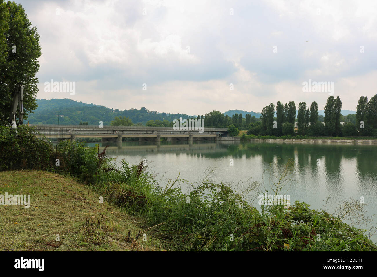 Rivière Po lors d'un jour nuageux, Turin, Italie. Banque D'Images
