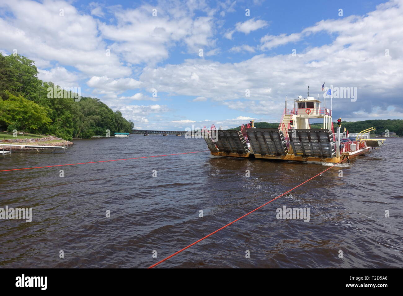 Le ferry gratuit à Merrimac est un excellent moyen de traverser la rivière Wisconsin de Sauk à Colombie-britannique comtés dans le centre du Wisconsin Banque D'Images