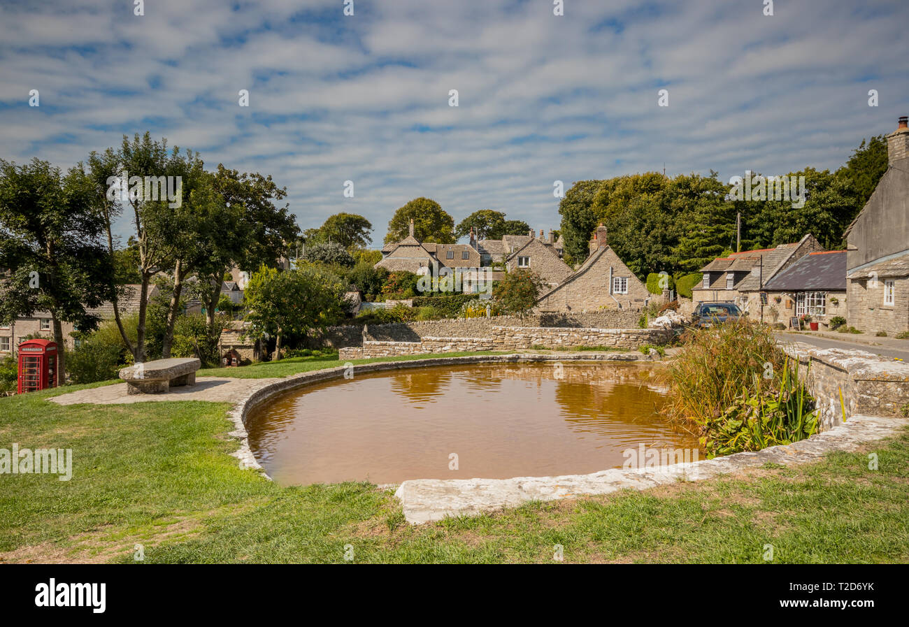 L'étang du village à Worth Matravers, Dorset, UK Banque D'Images