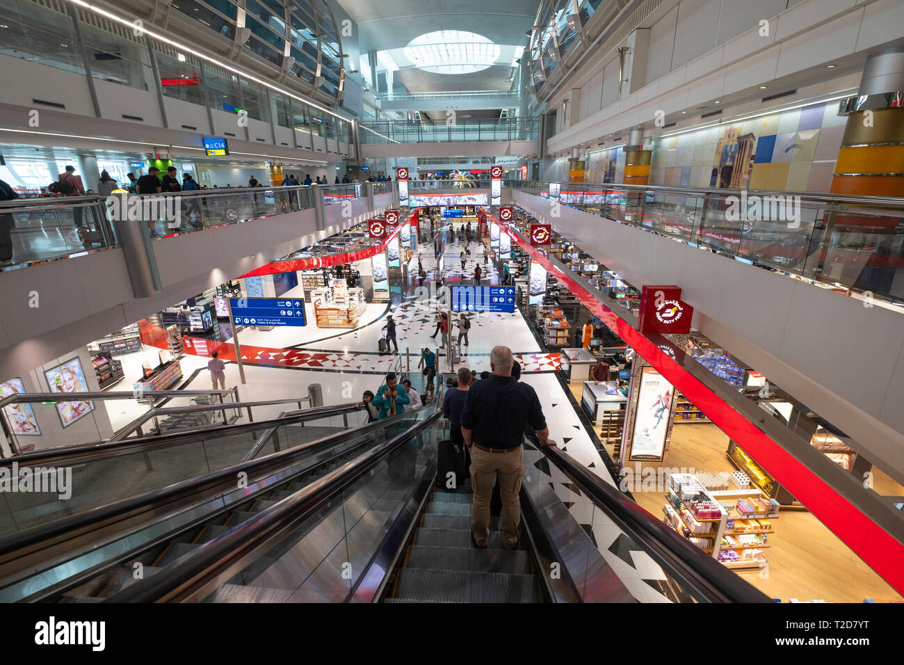 Les magasins duty free à l'aéroport de Dubaï, Émirats Arabes Unis Banque D'Images