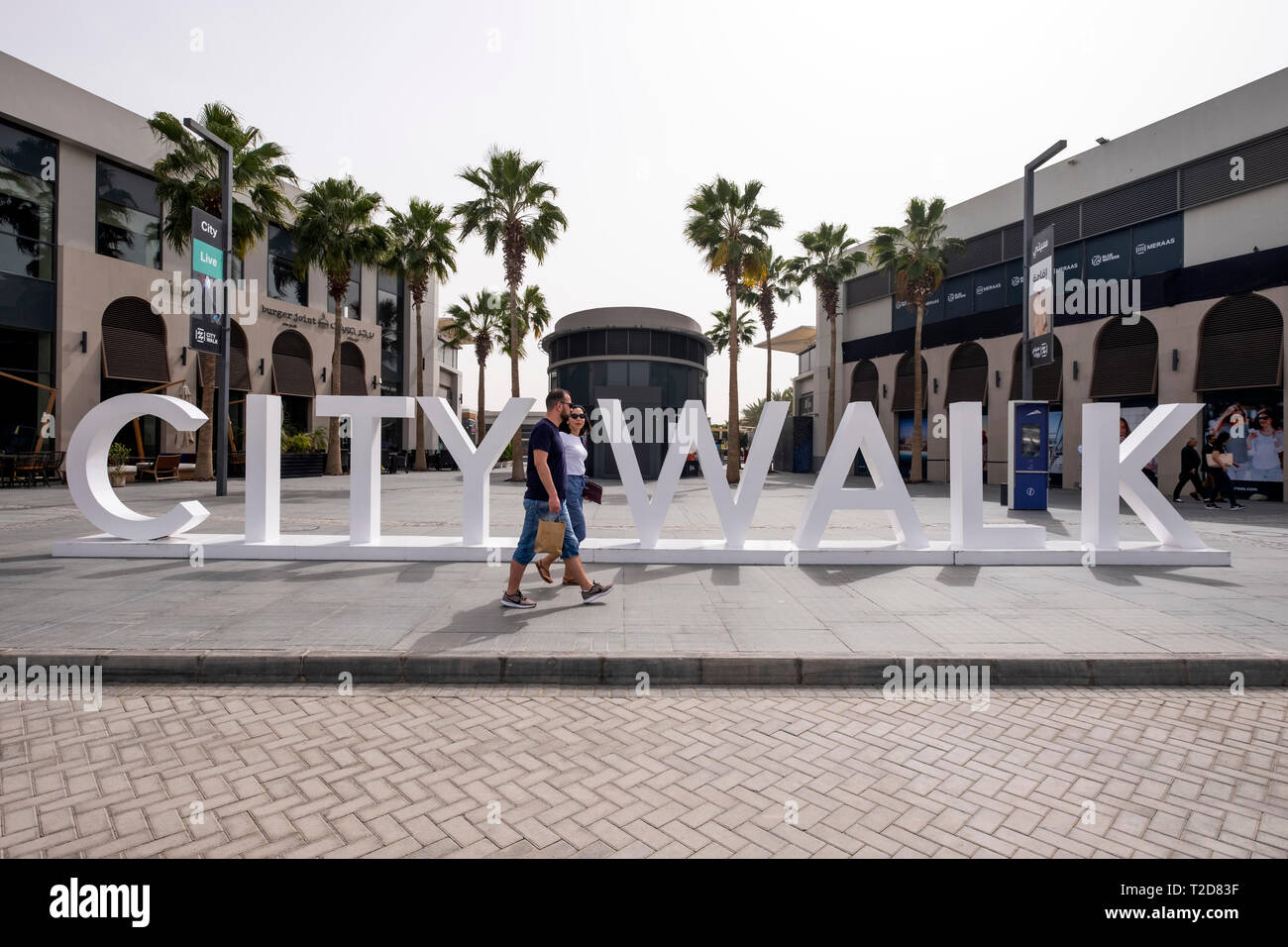 Ville à pied piscine complexe commerciale par Meraas, Dubaï, Émirats Arabes Unis Banque D'Images