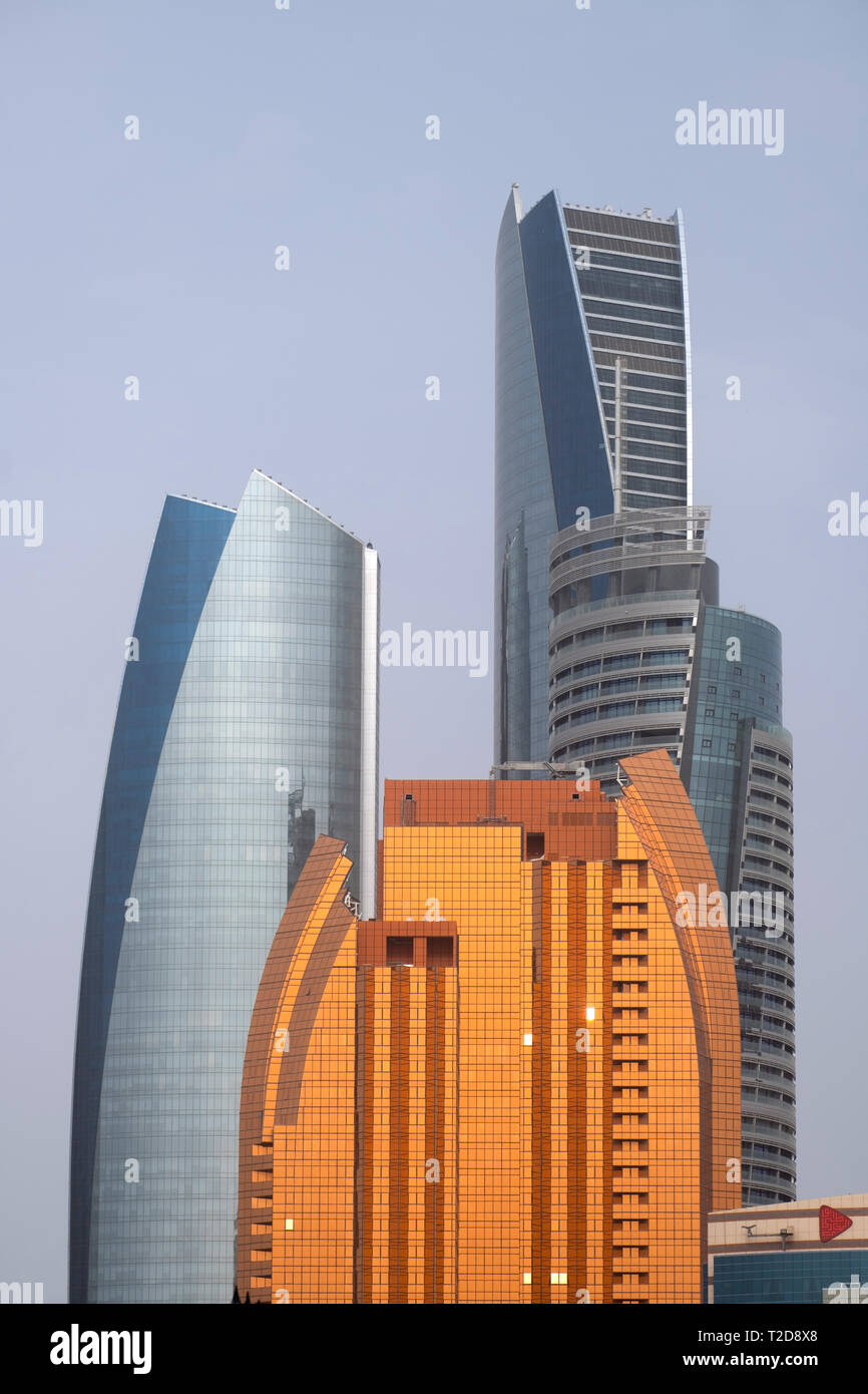 Sur les toits de gratte-ciel d'Abou Dhabi, Émirats Arabes Unis Banque D'Images